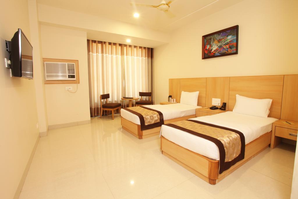 Radha Kund Wingston A Treehouse Hotel Goverdhan חדר תמונה